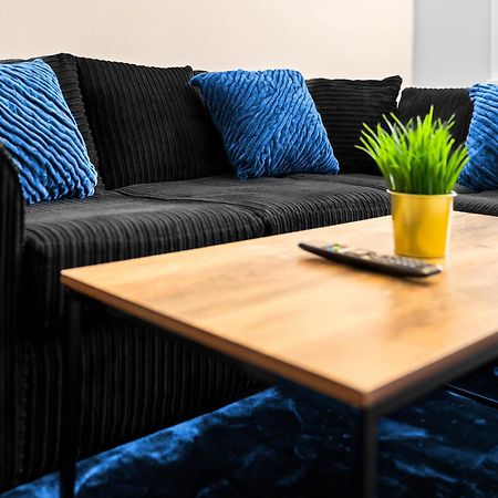 Two Bedroom Apartment - Single Beds - Accommodates 3 - Street Parking - Top Rated -Wbb West Bromwich Exteriér fotografie