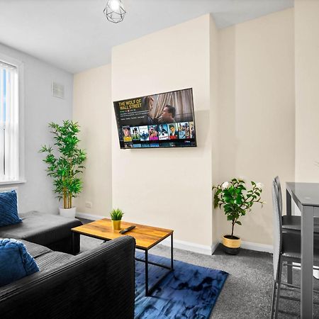 Two Bedroom Apartment - Single Beds - Accommodates 3 - Street Parking - Top Rated -Wbb West Bromwich Exteriér fotografie