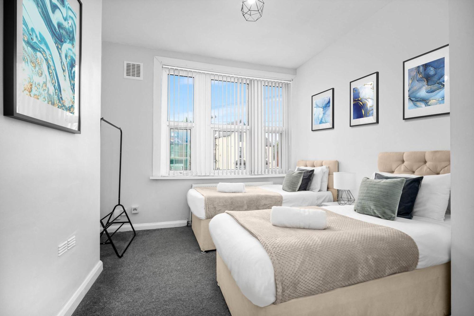 Two Bedroom Apartment - Single Beds - Accommodates 3 - Street Parking - Top Rated -Wbb West Bromwich Exteriér fotografie