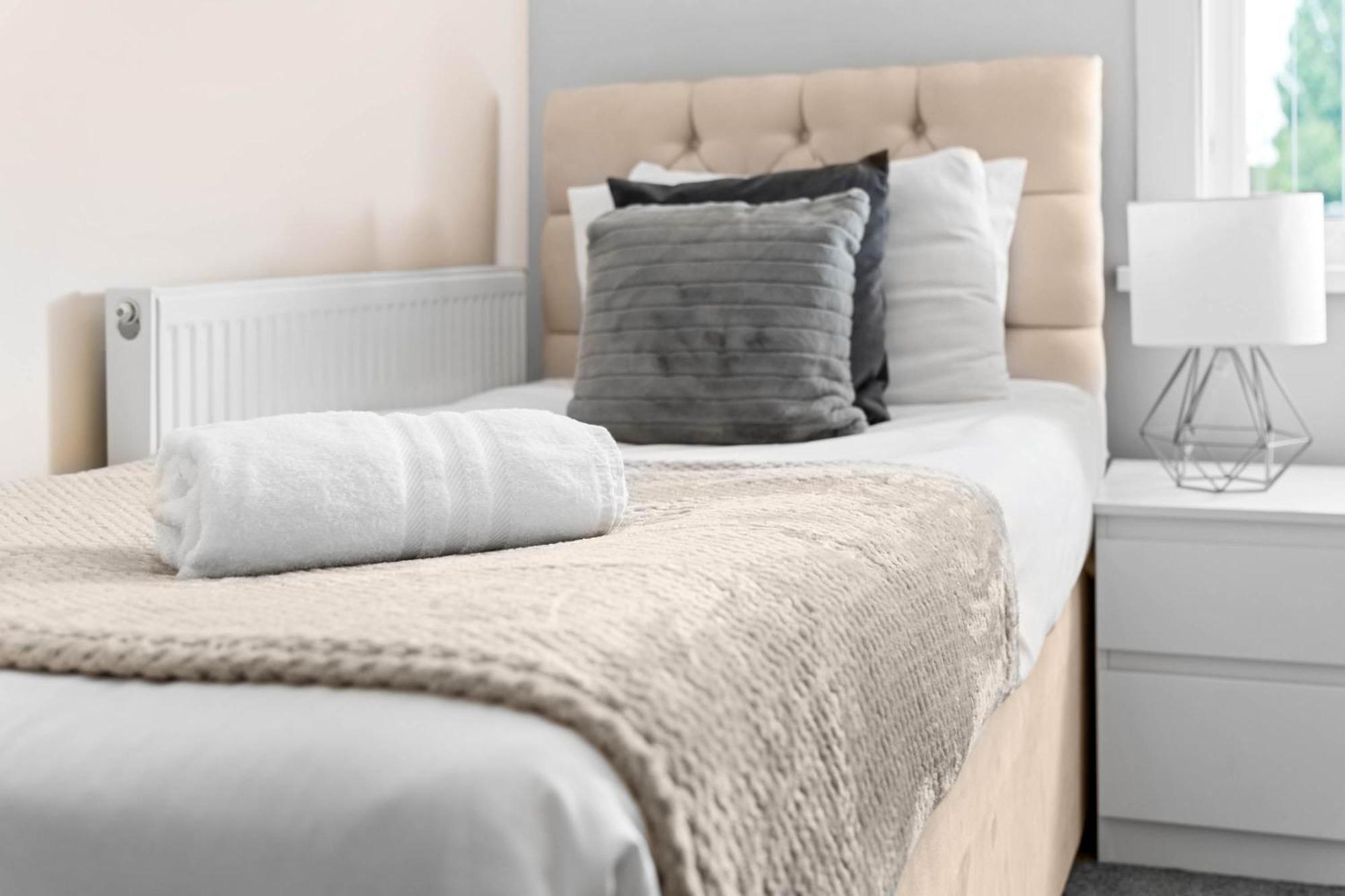 Two Bedroom Apartment - Single Beds - Accommodates 3 - Street Parking - Top Rated -Wbb West Bromwich Exteriér fotografie