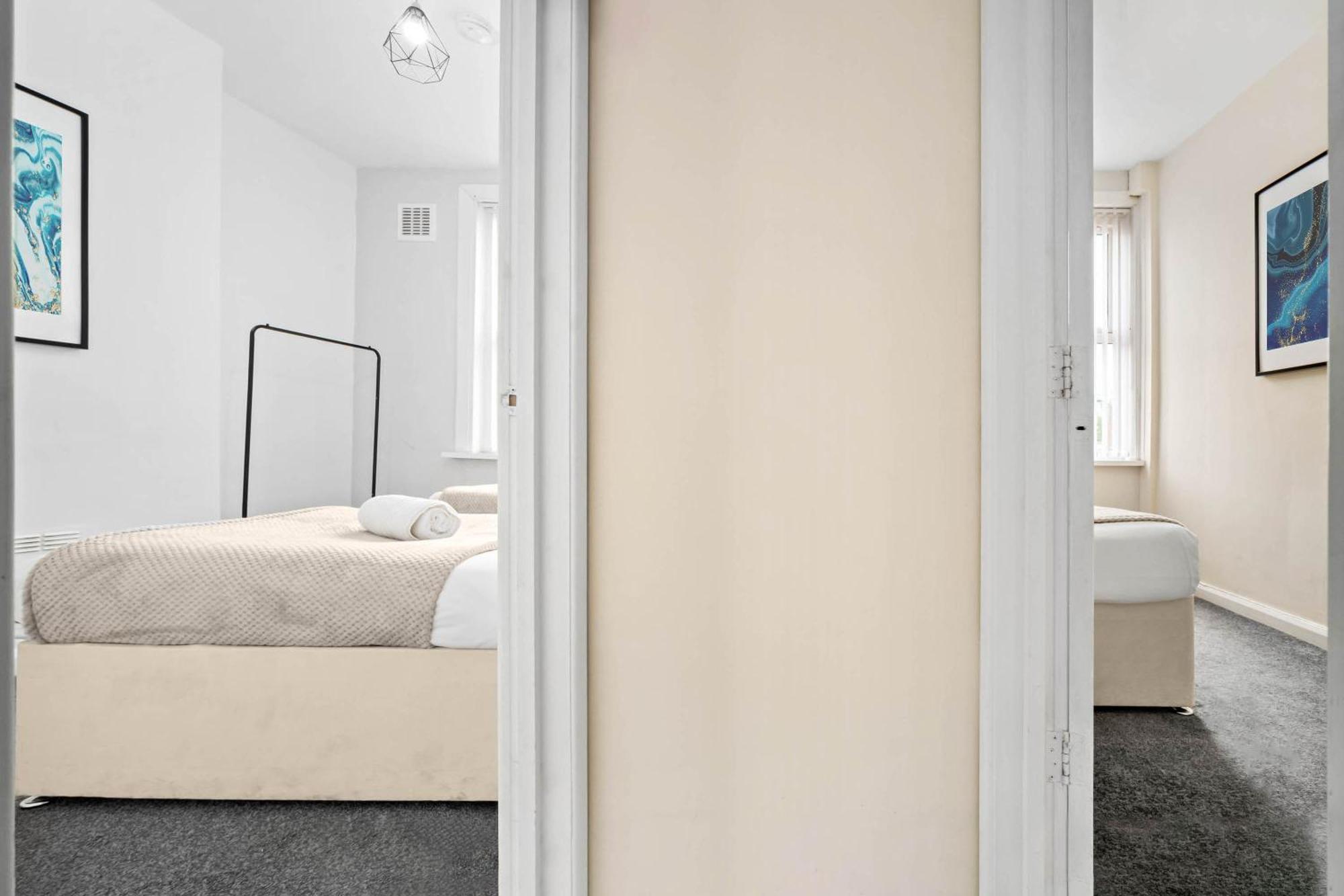 Two Bedroom Apartment - Single Beds - Accommodates 3 - Street Parking - Top Rated -Wbb West Bromwich Exteriér fotografie