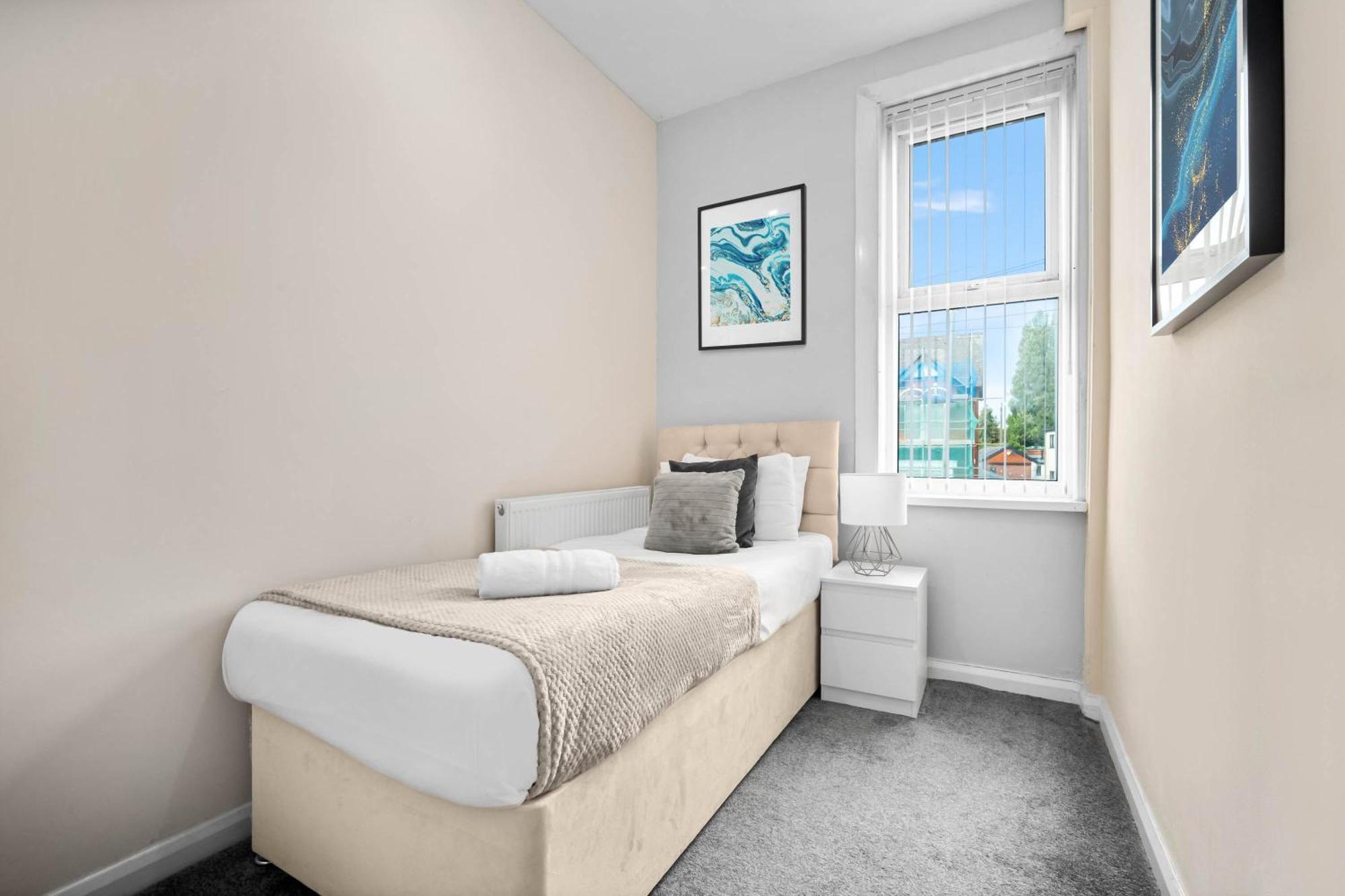 Two Bedroom Apartment - Single Beds - Accommodates 3 - Street Parking - Top Rated -Wbb West Bromwich Exteriér fotografie